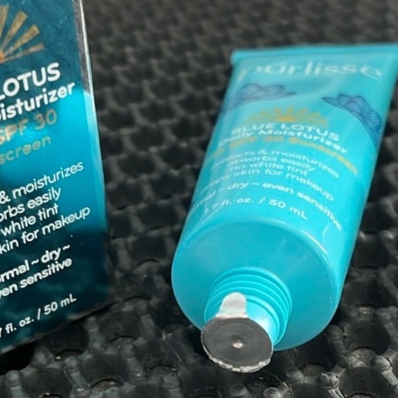 Purlisse Blue Lotus Daily Moisturizer - Picture 4 of 8
